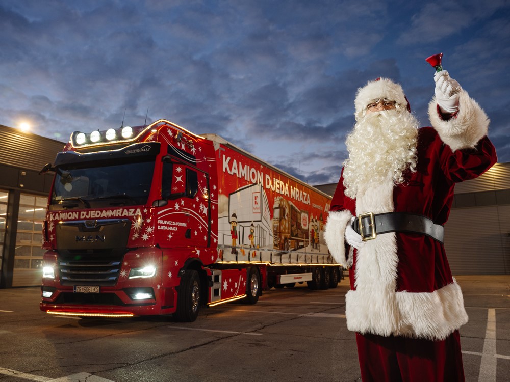 Kamion Djeda Mraza stiže u Svetu Nedelju!
