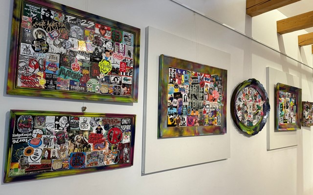 Izložba i radionice stikera i paste upova (naljepnica i postera)